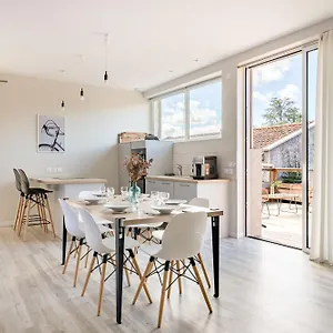 https://terrasse-des-ecureuils-standing-au-vert.hotels-rhonealpes.com